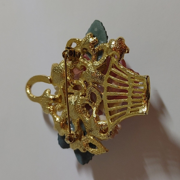 Goldtone ceramic flower basket brooch - Picture 4 of 4